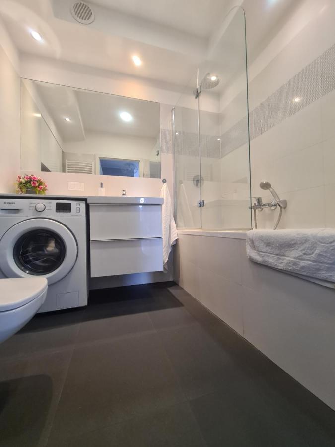 Lägenhet Apartament Rodzinny Z Ogrodkiem Gdańsk